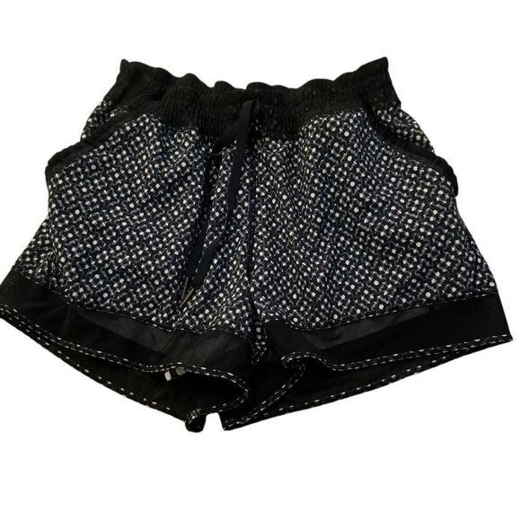 Lululemon black running shorts size 8 - Picture 1 of 4